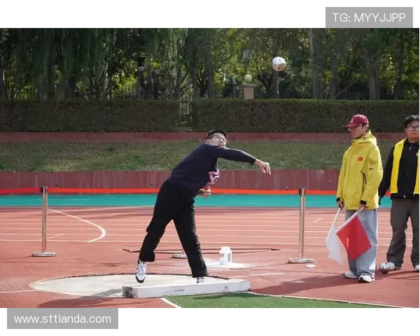 体育精神与竞技魅力的完美融合探索运动员如何在压力下超越自我和挑战极限