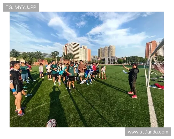 激情燃动绿茵赛场奋勇拼搏展体育精神凝聚青春力量