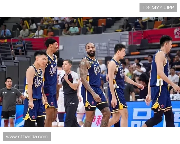 广东宏远与浙江稠州激战正酣 双方全力争夺CBA季后赛席位 广东宏远与浙江稠州激战正酣 双方全力争夺CBA季后赛席位