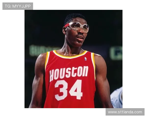 哈基姆·奥拉朱旺：从梦幻脚步到NBA传奇巨星的辉煌人生