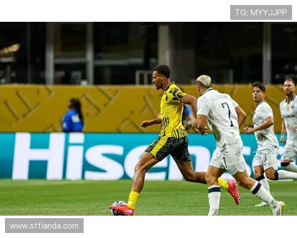 多特蒙德与沃尔夫斯堡激战正酣，赛场争锋再度上演经典对决