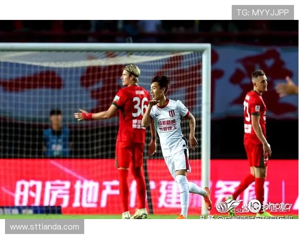 武汉足球队在大师赛中的团队协作表现分析与点评 武汉足球队在大师赛中的团队协作表现分析与点评