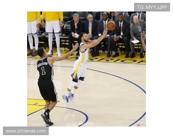 2018年12月6日勇士与骑士的激烈对决回顾与精彩瞬间分析