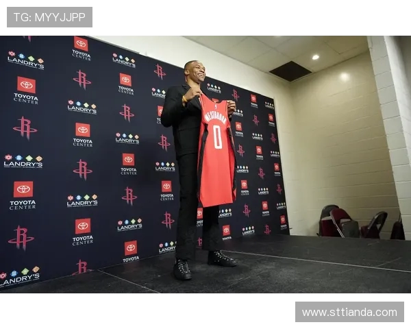 布鲁克洛佩斯:从NBA巨星到篮球智慧的传承者 布鲁克洛佩斯:从NBA巨星到篮球智慧的传承者